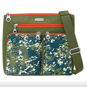 Baggalini | Lightweight Green Bag with Camo  Pockets 💚